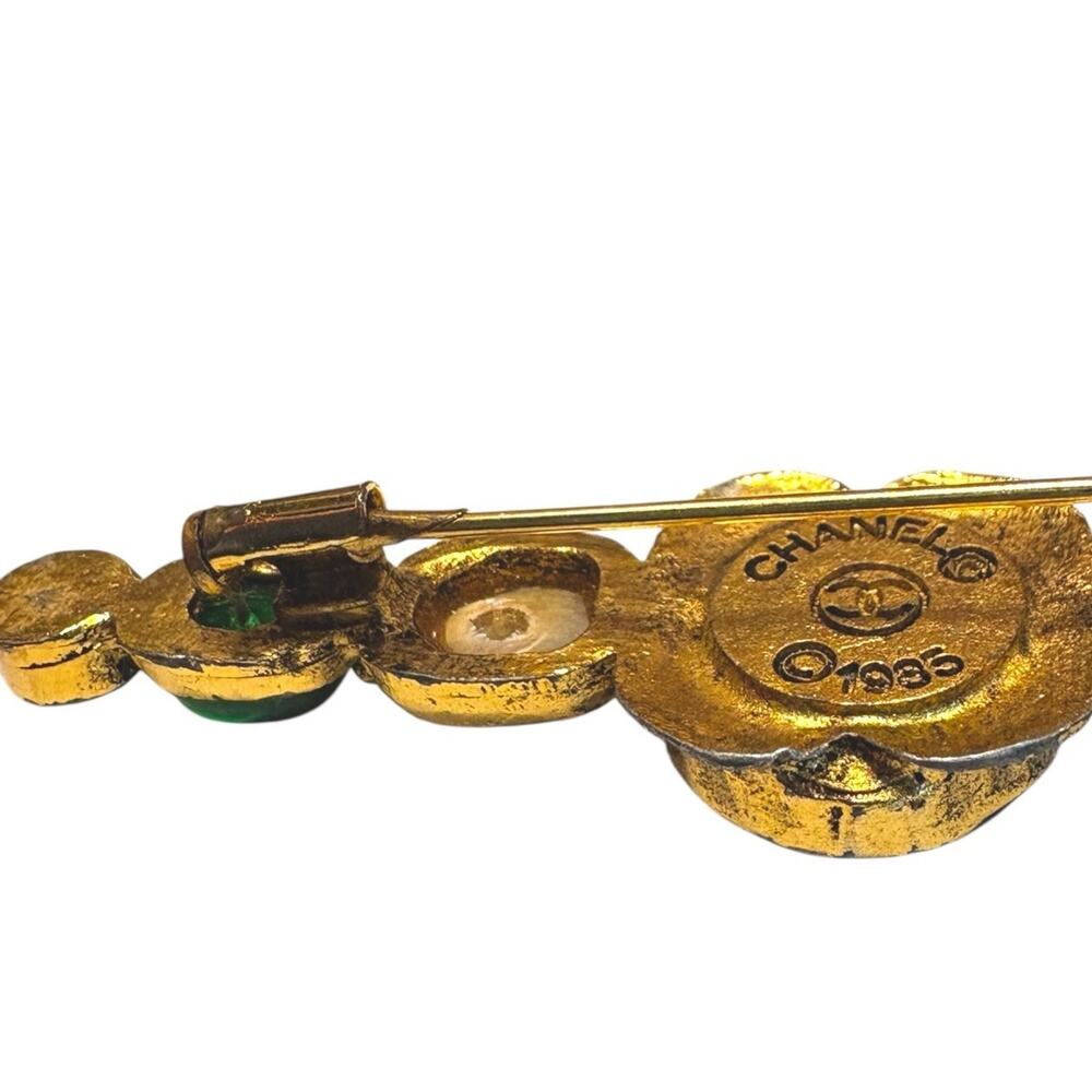 Vintage CHANEL 1986 Gripoix Glass Cabochon Bar Brooch Pearl Green CC Logo - Picture 11 of 14